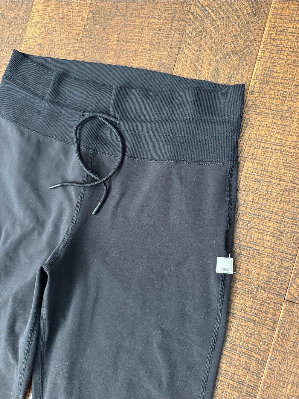 Vuori Women’s Daily Jogger in Black - Picture 3 of 8